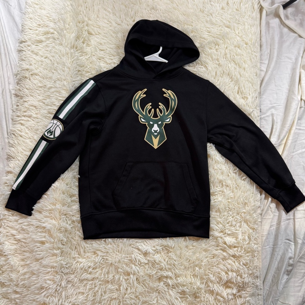 W31. Kids‎ Black Milwaukee Bucks Hoodie (m 10-12)